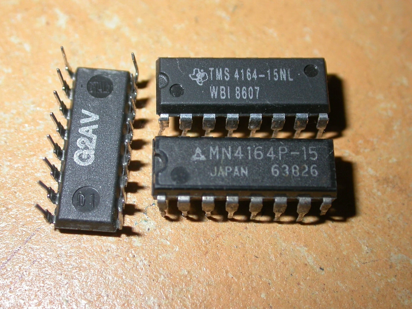 TMS4164-15NL 64Kx1 DRAM
